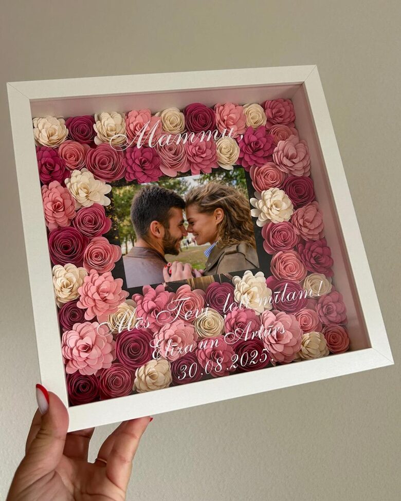 Ziedu rāmis ar Tavu foto